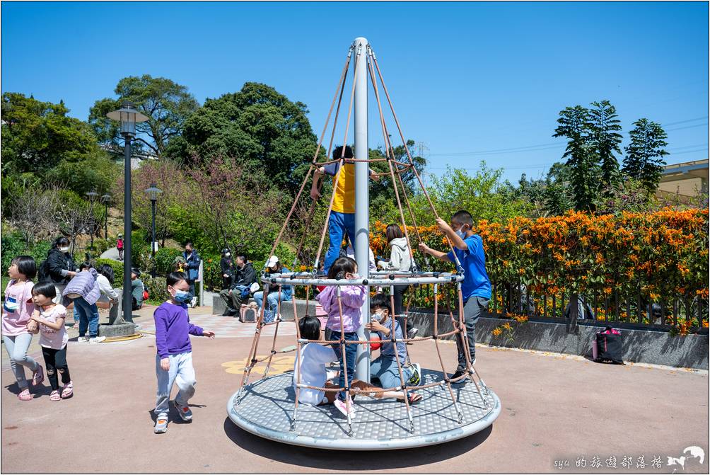 鶯歌 永吉公園 旋轉溜滑梯