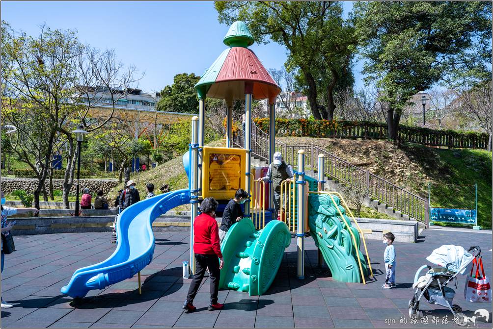 鶯歌 永吉公園 旋轉溜滑梯