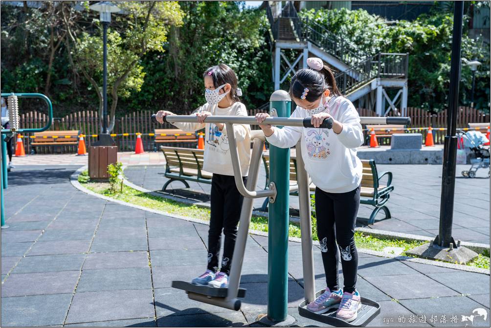 鶯歌 永吉公園 旋轉溜滑梯