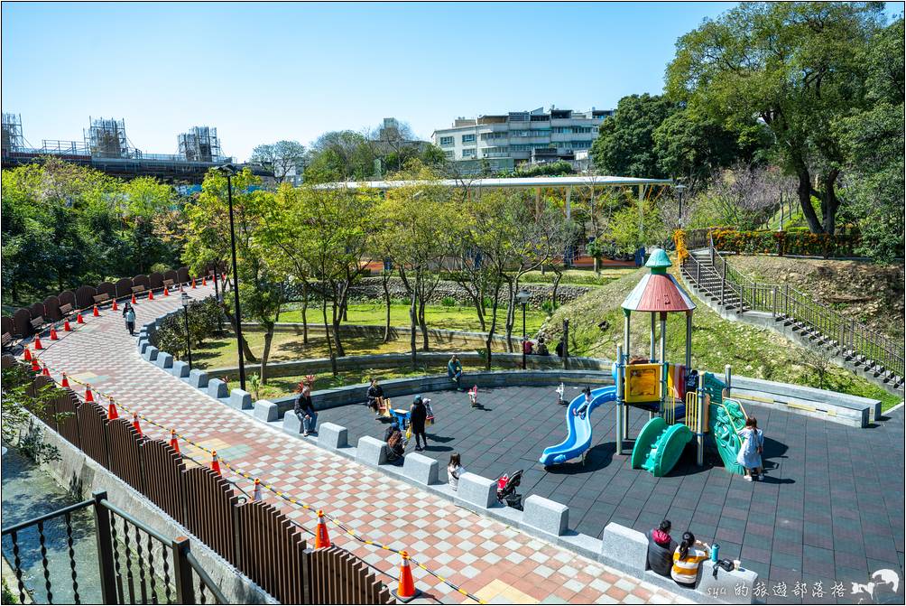 鶯歌 永吉公園 旋轉溜滑梯