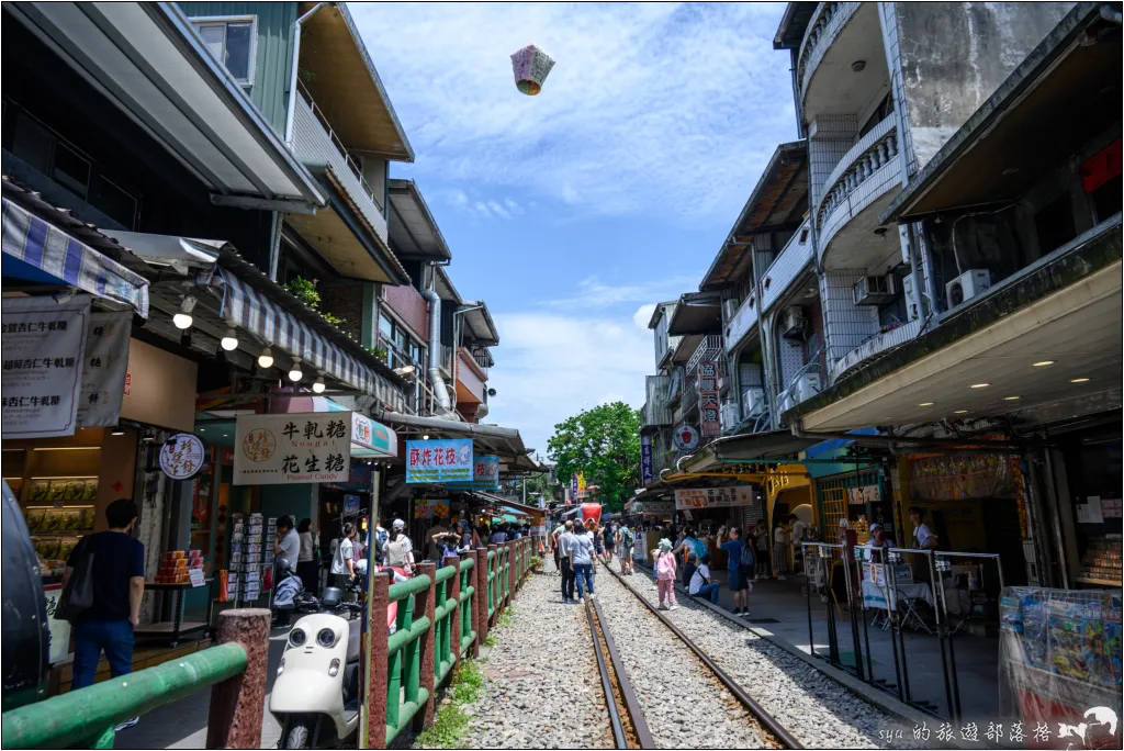 【台北】十分車站、十分老街|熱鬧擁擠的天燈鐵道景致 12 平溪線之十分、望古、嶺腳,望古瀑布步道