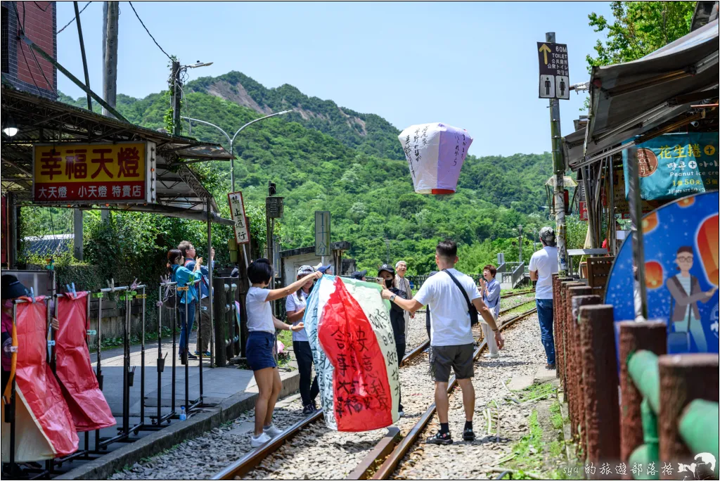 【台北】十分車站、十分老街|熱鬧擁擠的天燈鐵道景致 11 平溪線之十分、望古、嶺腳,望古瀑布步道