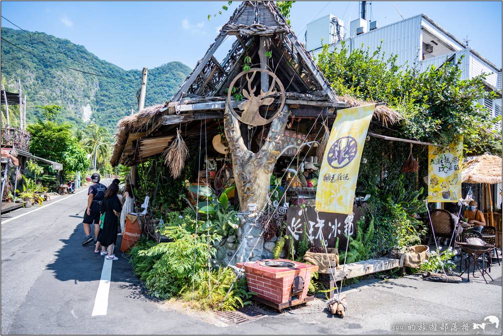 位於東河鄉省道路邊的「我在玩 玩冰箱」有號稱全台最美路邊攤的稱號