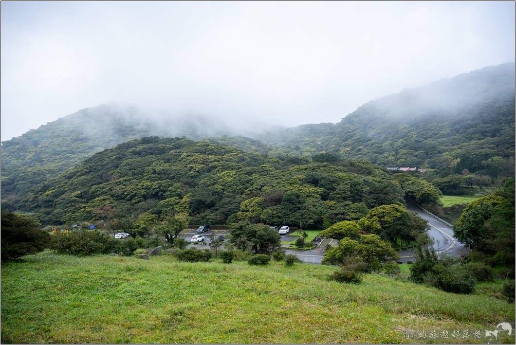 俯瞰大屯第一停車場與大屯公園旁的大彎道