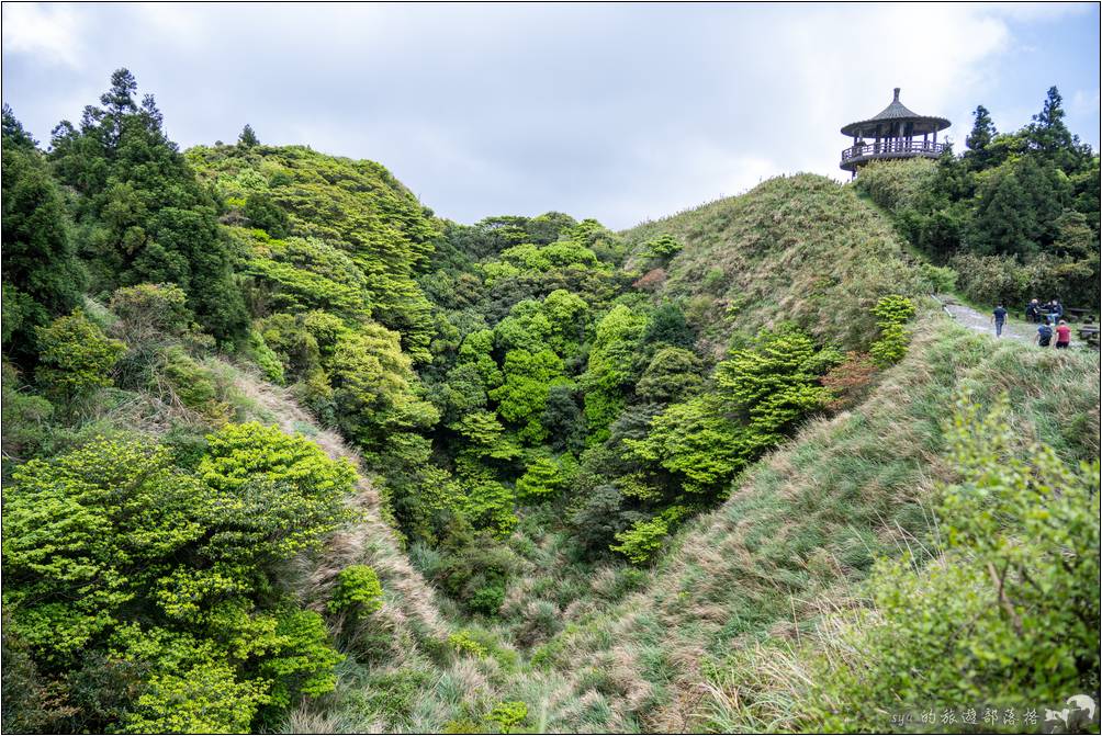 V型的小山凹