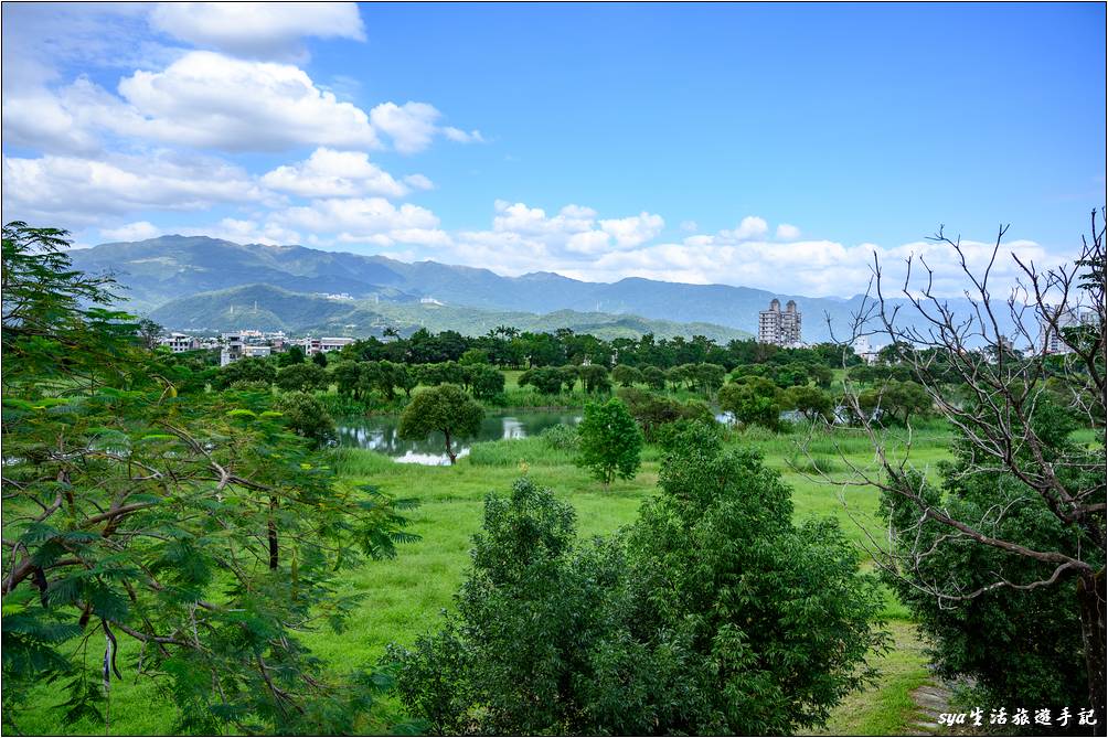 觀景台視野遼闊，可以遠眺宜蘭河以及其河畔的草原