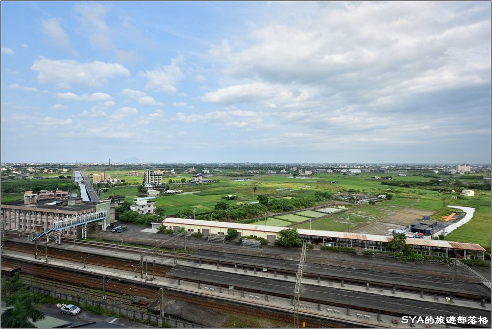 客房位於川湯春天旗艦館的11樓，面向車站與平原，視野十分的寬闊。