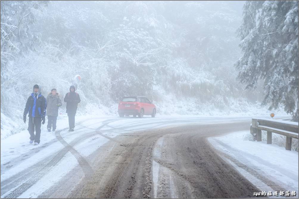 一些彷彿以前看過的畫面，現在居能自己開車穿梭在冰天雪地之中，真是太棒了！