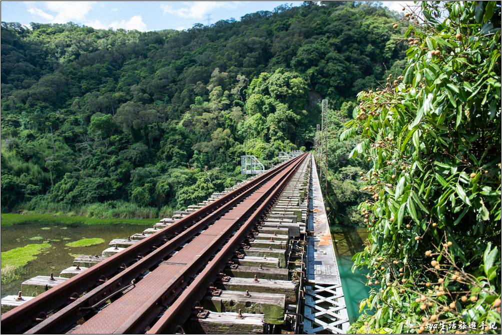 沒有開放通行的內社川鐵橋