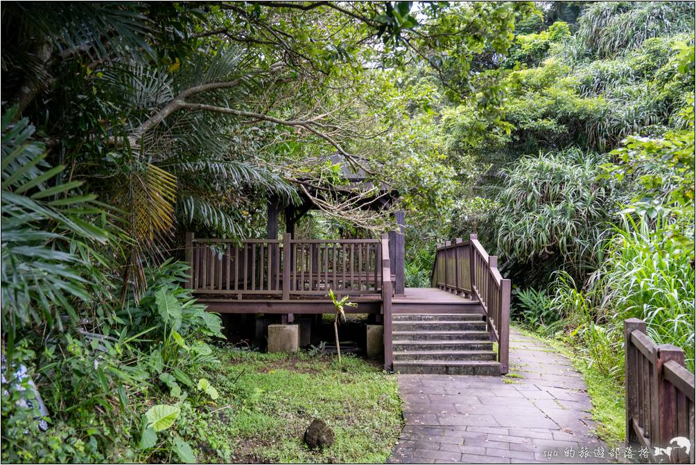 鼻頭角步道 鼻頭漁港端 涼亭