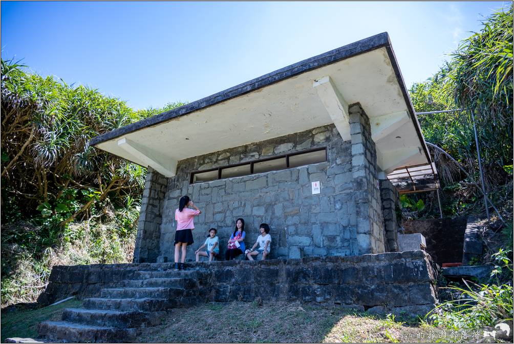 鼻頭角步道上，除了聽濤Cafe外，另一個上廁所的地方就是地圖中標示的這個公廁