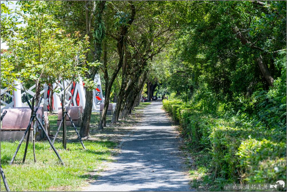 活動中心旁的自行車道是從「不要臉公園」過來的支線