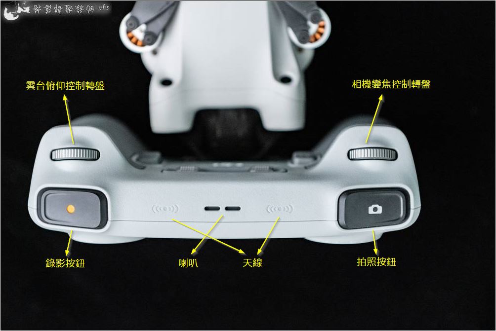 DJI RC 遙控器上方的控制鈕