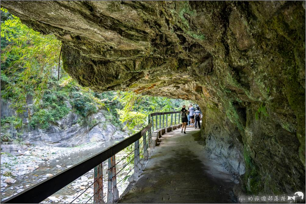 這段步道再加上較窄的溪谷峽幅，讓景觀相較於入口的那段更有意境，難怪是許多人喜歡拍照、取景的地點。