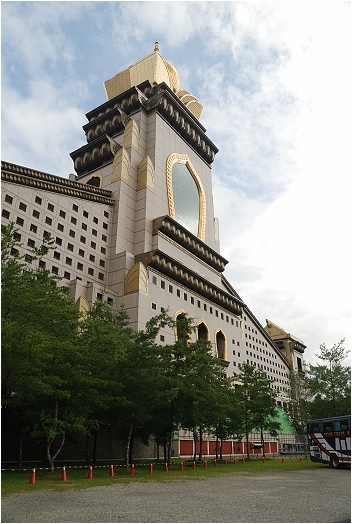 【南投 景點】中台禪寺 | 山谷間的佛國藝術