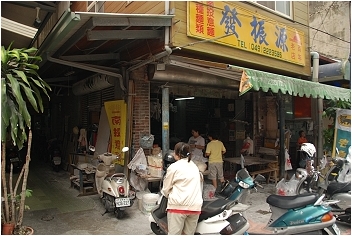 【南投 景點】中台禪寺 | 山谷間的佛國藝術