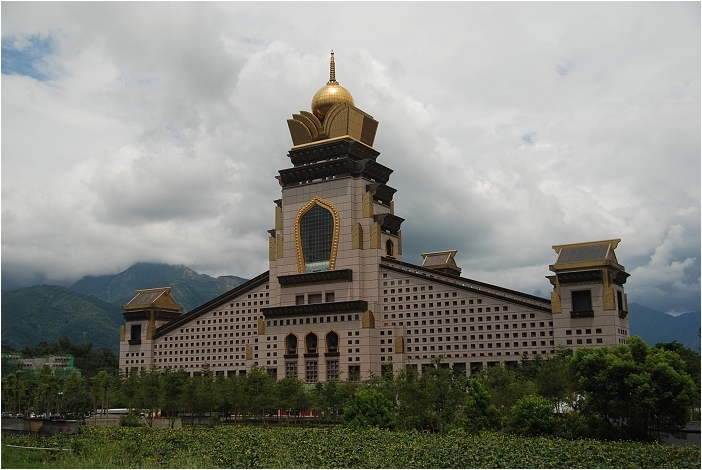 【南投 景點】中台禪寺 | 山谷間的佛國藝術