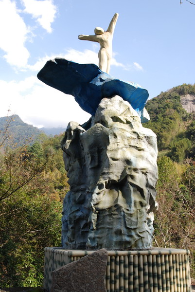 谷裡迴盪的旋律。秀巒 | 控溪吊橋、秀巒野溪溫泉、軍艦岩、軍艦岩吊橋