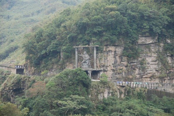 上帝的部落。司馬庫斯 | 除了神木步道、櫻花，更不可錯過的原住民部落的聖誕氣氛