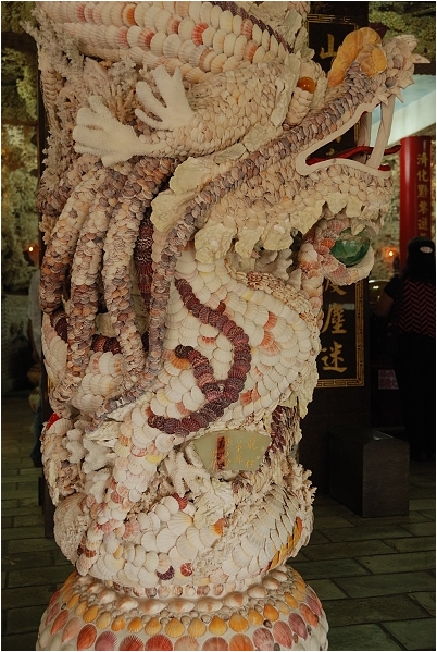 【台北三芝 景點】貝殼廟 | 隱身山林的海底宮殿，順遊石門風力發電廠