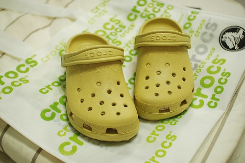 舒服的脫鞋。Crocs