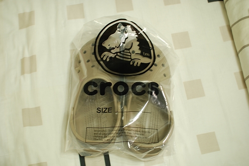 舒服的脫鞋。Crocs