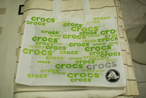 舒服的脫鞋。Crocs