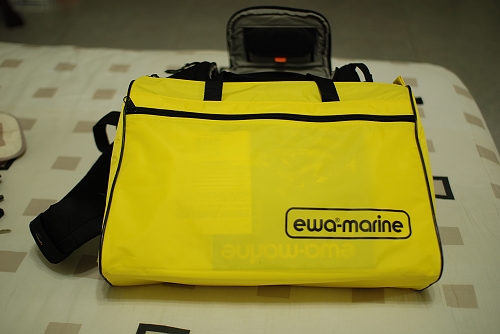 單眼相機潛水套。EWA-MARINE U-AX