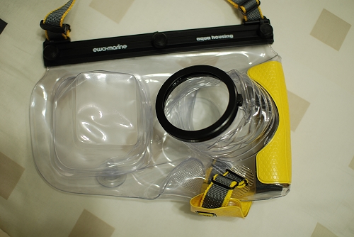 單眼相機潛水套。EWA-MARINE U-AX