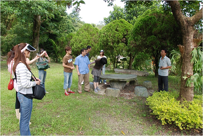 【南投 景點】 秋高氣爽採甜柚。喬園度假山莊 | 鹿窯香菇園、921地震震爆點、傾斜屋