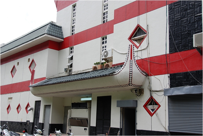 蘭嶼。文化 (飛魚乾、地下屋、涼亭、拼板舟)