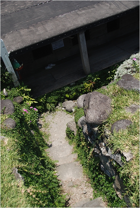 蘭嶼。文化 (飛魚乾、地下屋、涼亭、拼板舟)