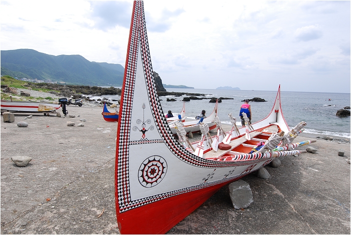 蘭嶼。文化 (飛魚乾、地下屋、涼亭、拼板舟)