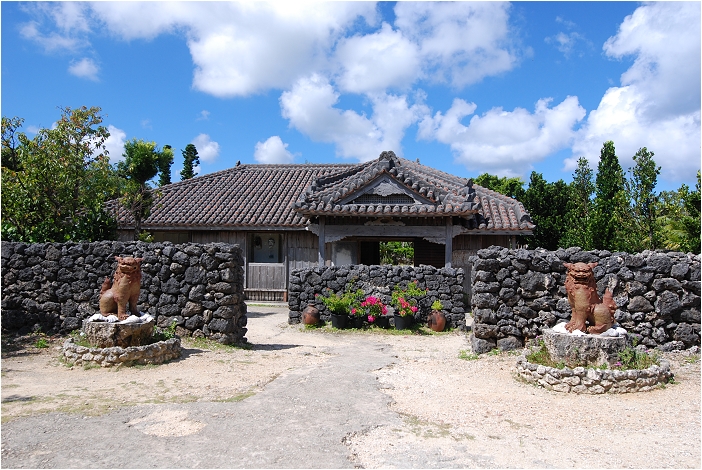 郵輪旅遊 - 石垣島岸上行程的參考景點 (川平灣、八重山民俗藝術村、金城燒肉店、公設市場)