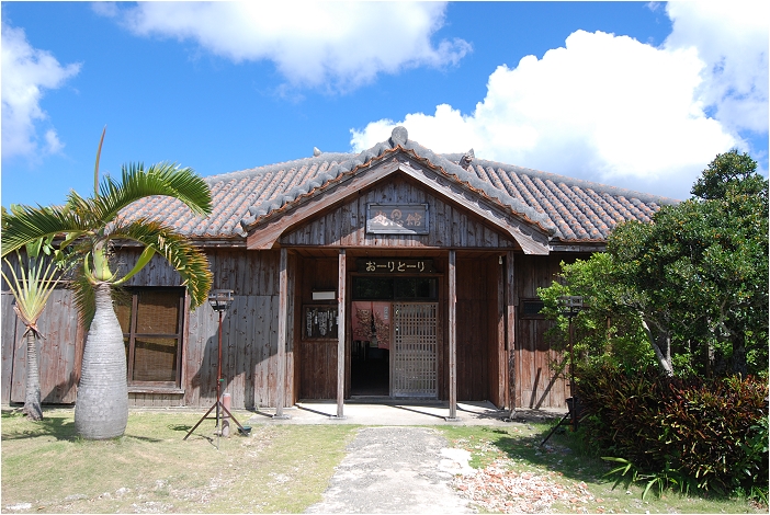 郵輪旅遊 - 石垣島岸上行程的參考景點 (川平灣、八重山民俗藝術村、金城燒肉店、公設市場)