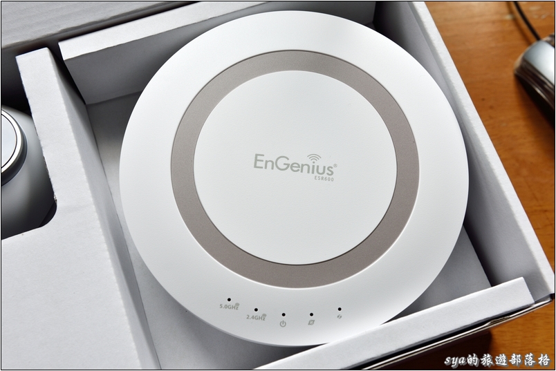 一手輕鬆掌握宅內狀況。EnGenius EBK1 (ESR600 + EDS1130)