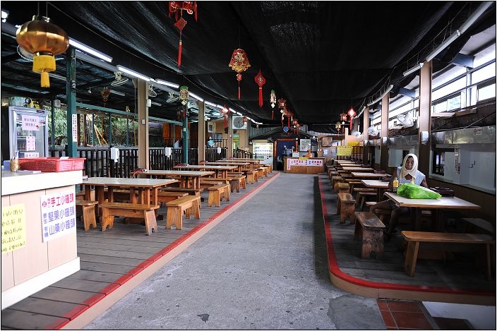 【台北 溫泉】馬槽花藝村｜陽明山老牌超棒泉質的半露天湯屋，泡完還能順道享受美食