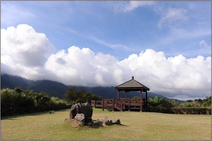 【台北 溫泉】馬槽花藝村｜陽明山老牌超棒泉質的半露天湯屋，泡完還能順道享受美食