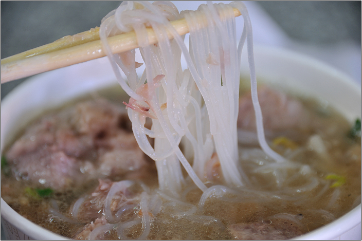 【南投埔里 推薦美食】振松記米粉｜一定要來一碗招牌芋頭米粉，超入味的香氣，絕不讓你踩雷！