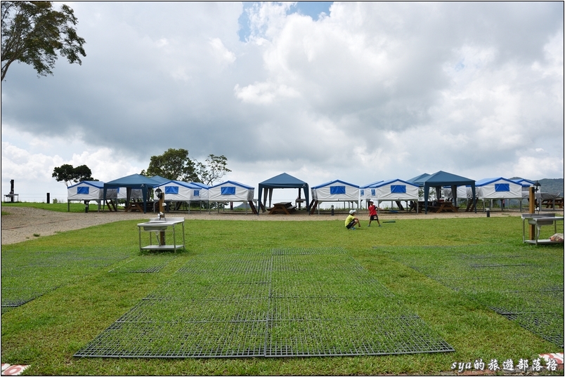【新竹尖石 露營】自然野趣營地 | 稜線上的藍天與大草坪
