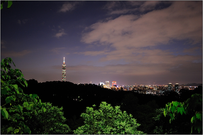 【台北 景點】虎山步道 | 夏季可賞螢火蟲，也可九五峰健行登頂遠眺101的夕照