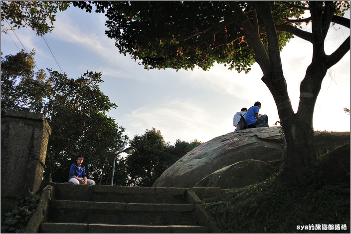 【台北 景點】虎山步道 | 夏季可賞螢火蟲，也可九五峰健行登頂遠眺101的夕照