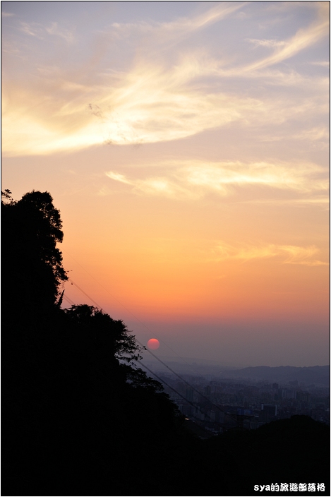 【台北 景點】虎山步道 | 夏季可賞螢火蟲，也可九五峰健行登頂遠眺101的夕照