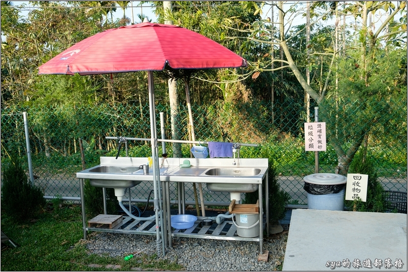 【南投埔里 優質營區】桃米香露營區｜厚厚的草皮、小朋友的沙坑