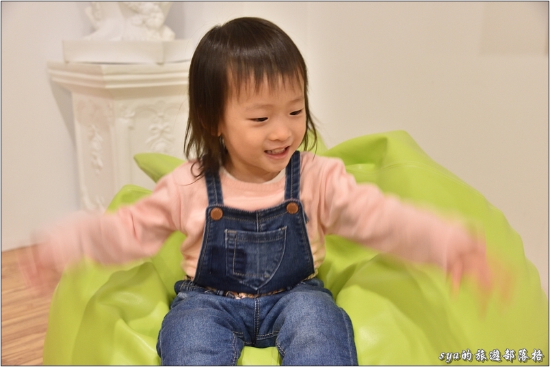 【花蓮 推薦民宿】哉煙煙民宿 | 舒適、充滿質感與設計的親子民宿，在房間就能看到火車喔！