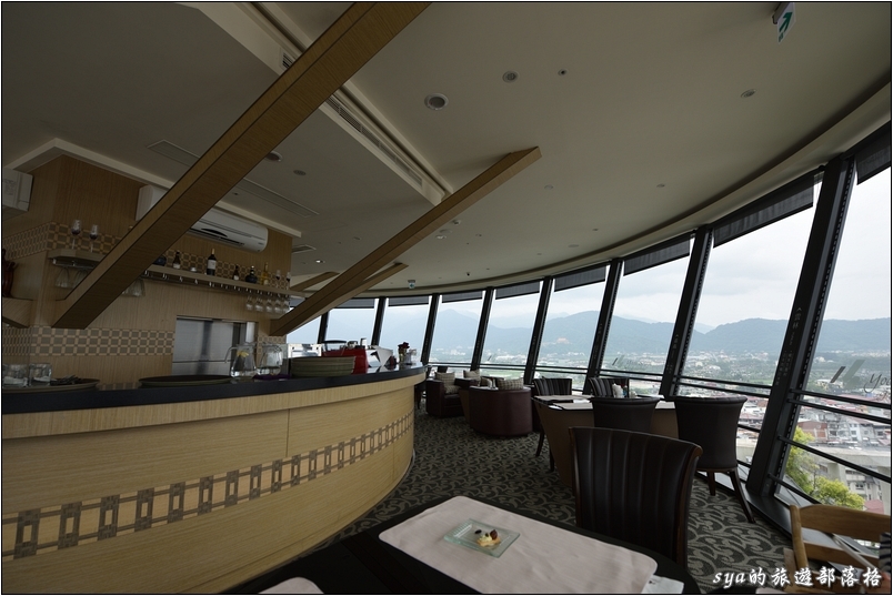 【南投埔里 推薦飯店】承萬尊爵酒店(原友山尊爵酒店) | 寬敞客房、旋轉餐廳(含菜單)、親子泳池