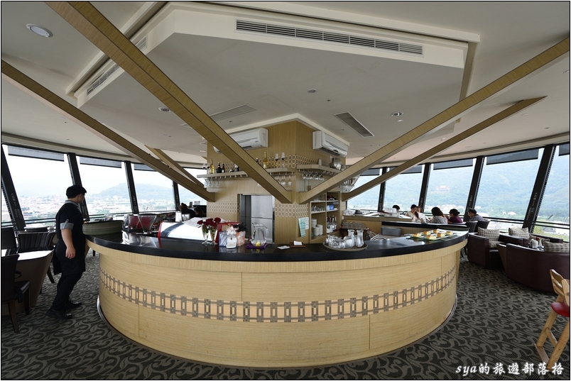 【南投埔里 推薦飯店】承萬尊爵酒店(原友山尊爵酒店) | 寬敞客房、旋轉餐廳(含菜單)、親子泳池