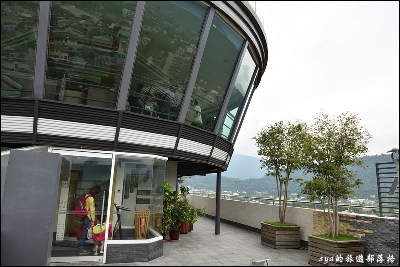 【南投埔里 推薦飯店】承萬尊爵酒店(原友山尊爵酒店) | 寬敞客房、旋轉餐廳(含菜單)、親子泳池