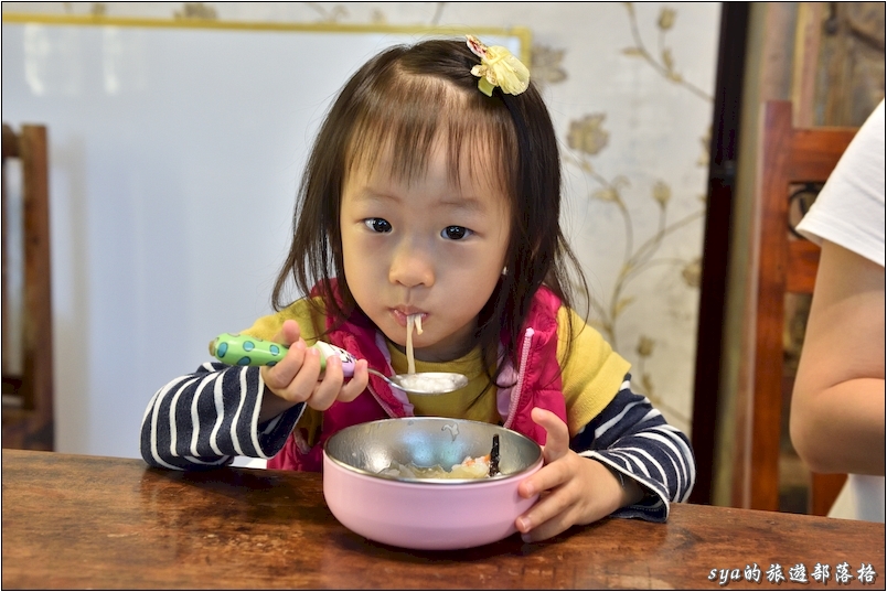 【宜蘭 推薦親子民宿】芯園。我的夢中城堡 | 超大城堡房、餐點超夢幻、小朋友還能變裝、開車、騎馬 (文末有住房優惠)
