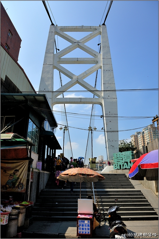 【台北 親子景點】碧潭 | 適合全家的步道健行、吊橋賞景、踩船放空